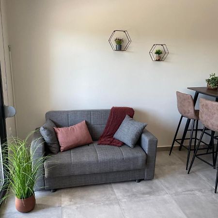 Asterias Apartment Néa Péramos Екстериор снимка