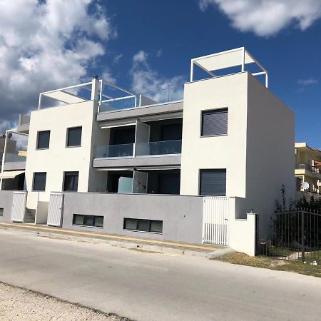 Asterias Apartment Néa Péramos Екстериор снимка
