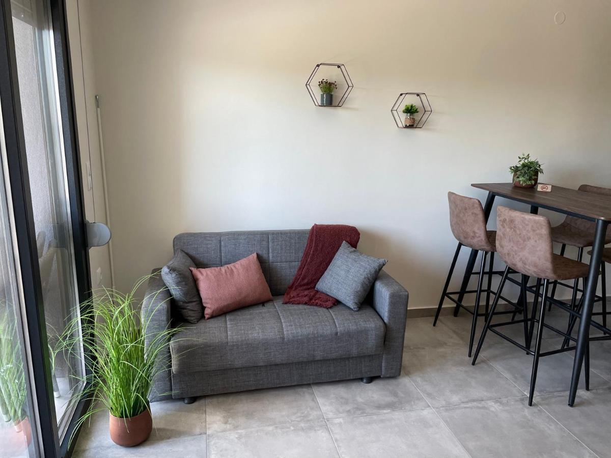 Asterias Apartment Néa Péramos Екстериор снимка
