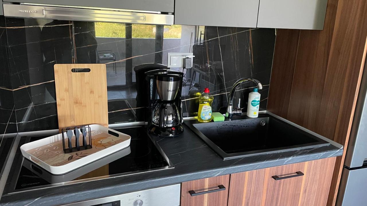 Asterias Apartment Néa Péramos Екстериор снимка