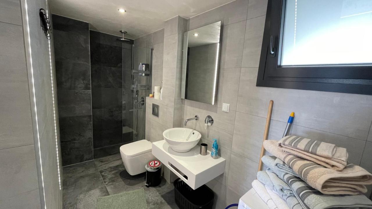 Asterias Apartment Néa Péramos Екстериор снимка