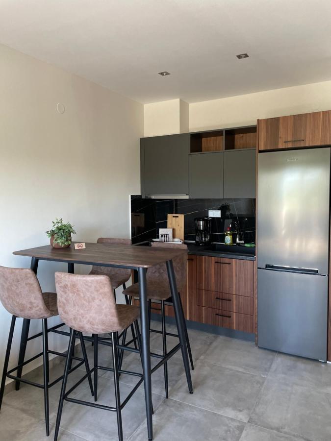Asterias Apartment Néa Péramos Екстериор снимка