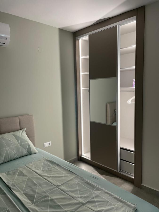 Asterias Apartment Néa Péramos Екстериор снимка
